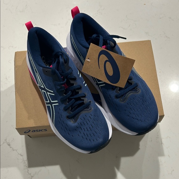 Women’s ASICS shoes, new size 8 1/2 - Picture 1 of 3